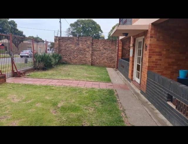 2 BEDROOM APARTMENT FOR SALE IN FOREST HILL